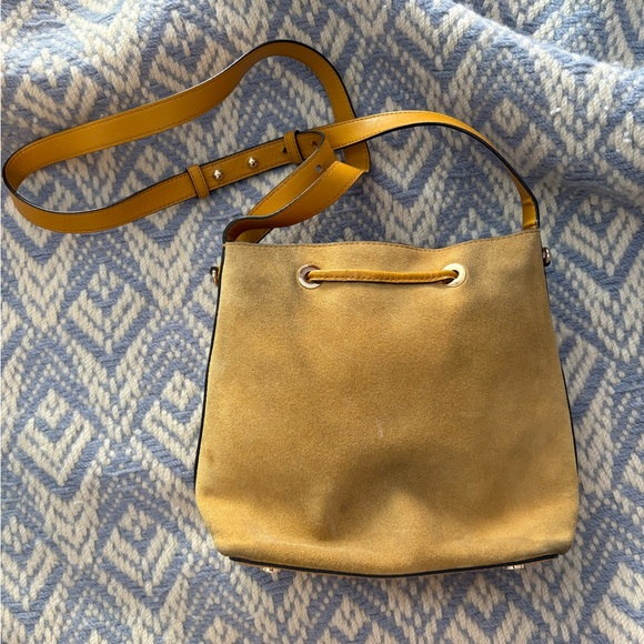 Michael Kors Gold Eyelet Shoulder Bag Suede Leather Chic Fun Spring Retro Cool - Picture 2 of 7